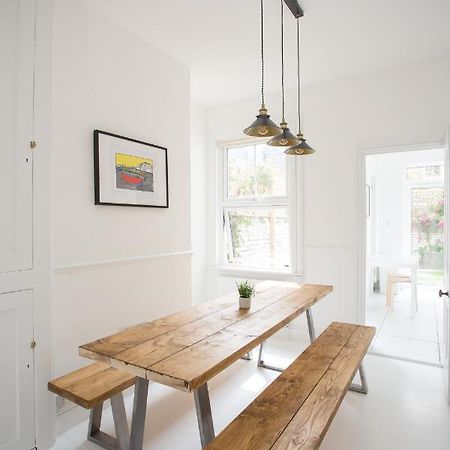 Elegant York House - On A Beach Road, Sleeps 12, With Sea Views Worthing Exterior foto