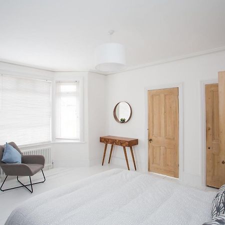 Elegant York House - On A Beach Road, Sleeps 12, With Sea Views Worthing Exterior foto