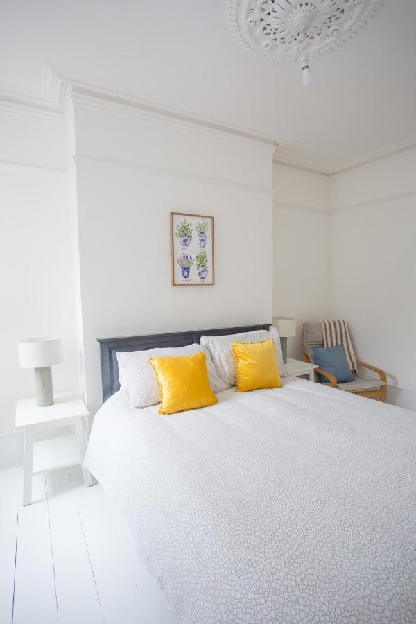 Elegant York House - On A Beach Road, Sleeps 12, With Sea Views Worthing Exterior foto
