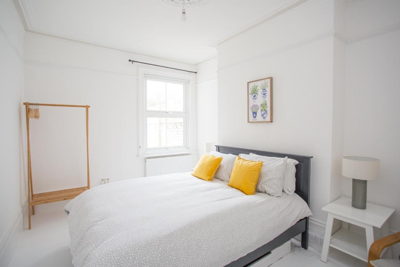 Elegant York House - On A Beach Road, Sleeps 12, With Sea Views Worthing Exterior foto