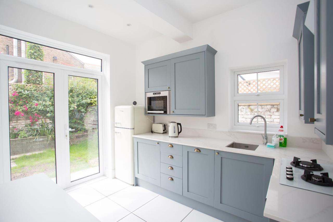 Elegant York House - On A Beach Road, Sleeps 12, With Sea Views Worthing Zimmer foto