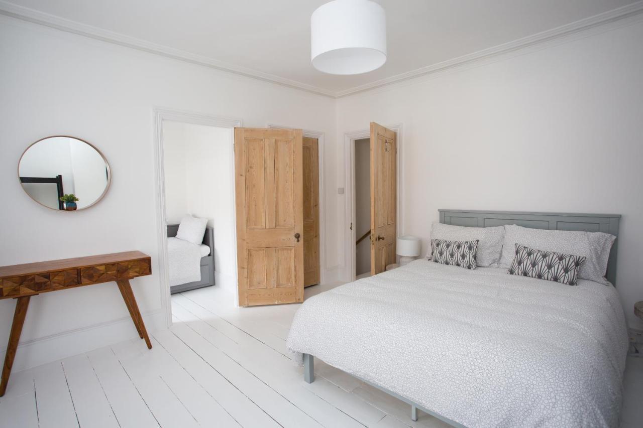 Elegant York House - On A Beach Road, Sleeps 12, With Sea Views Worthing Zimmer foto