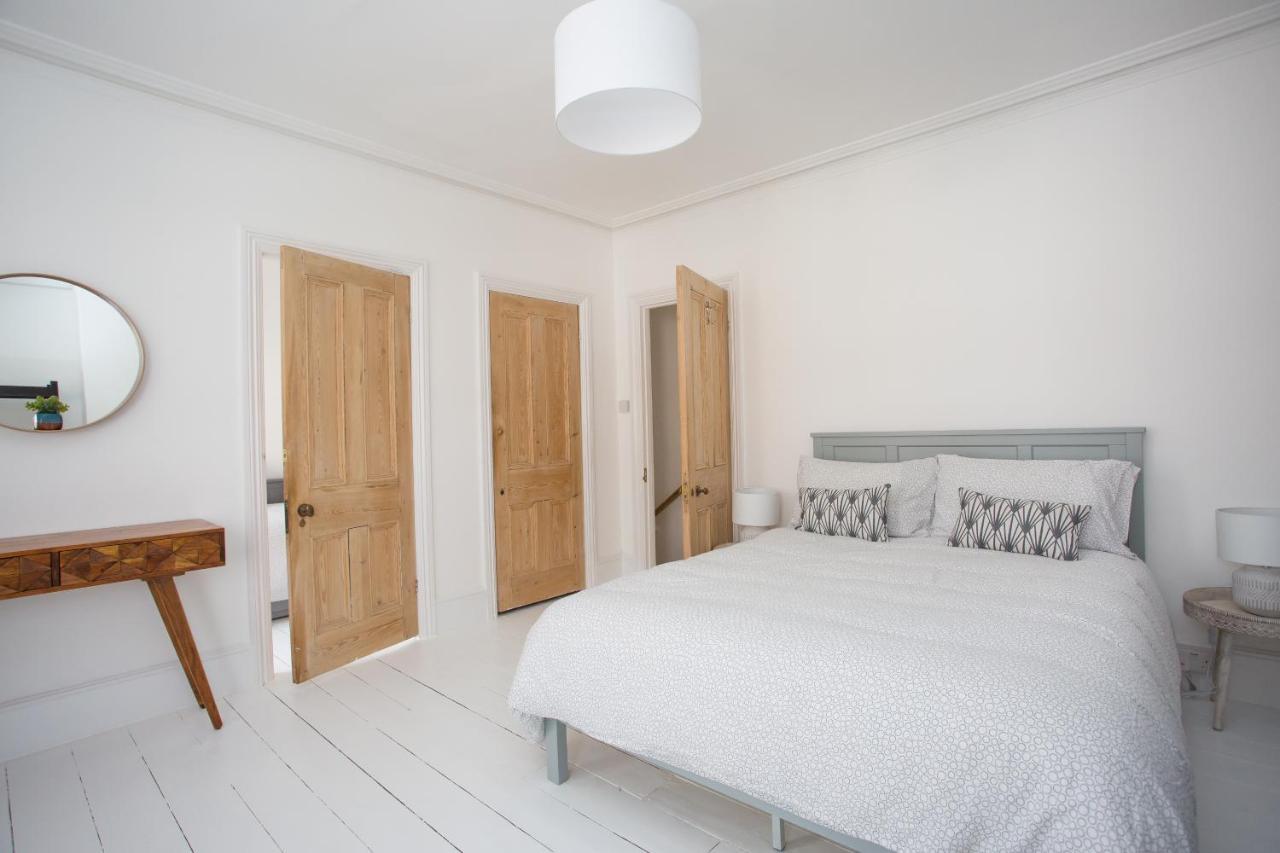 Elegant York House - On A Beach Road, Sleeps 12, With Sea Views Worthing Zimmer foto
