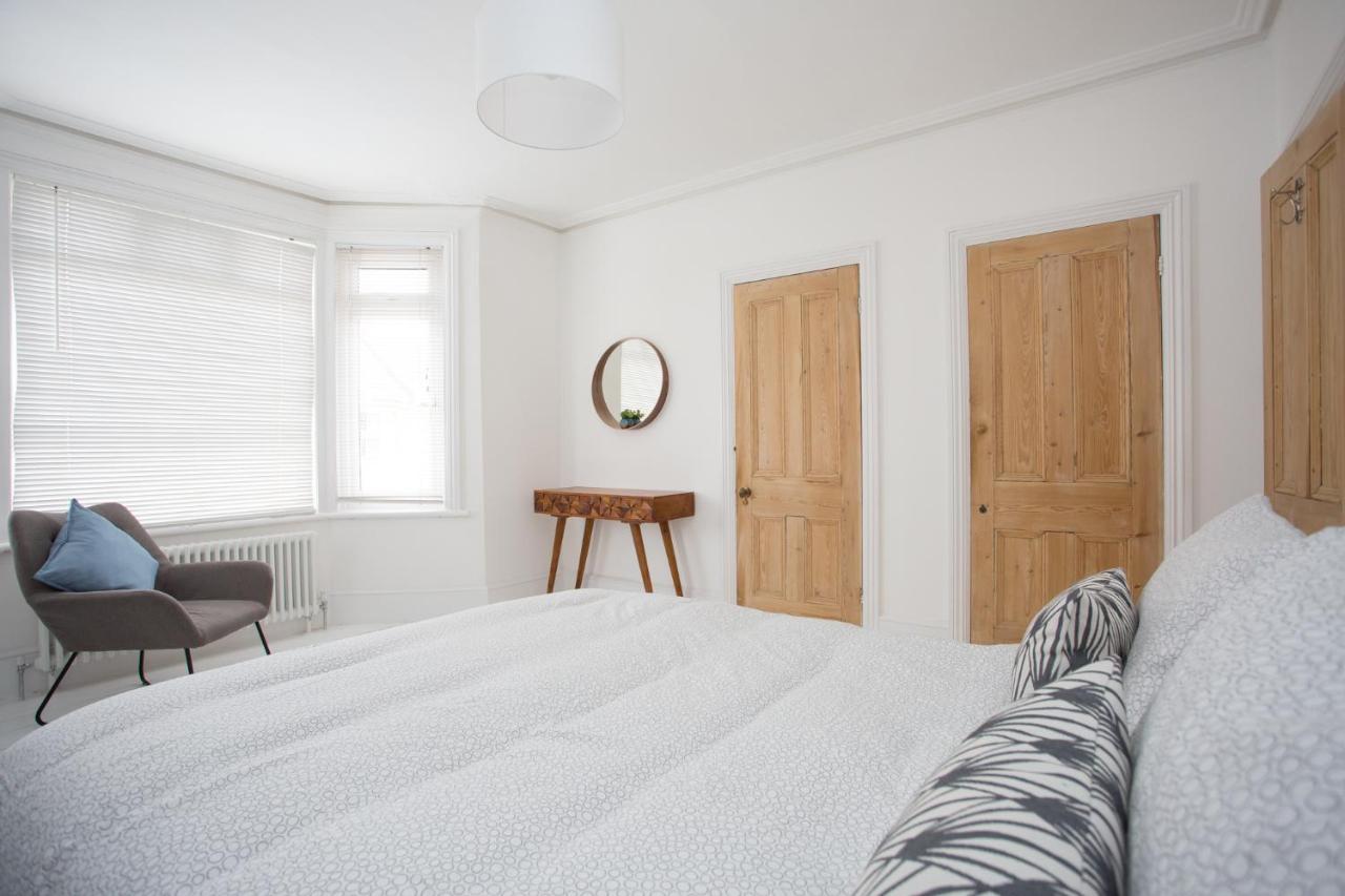 Elegant York House - On A Beach Road, Sleeps 12, With Sea Views Worthing Exterior foto