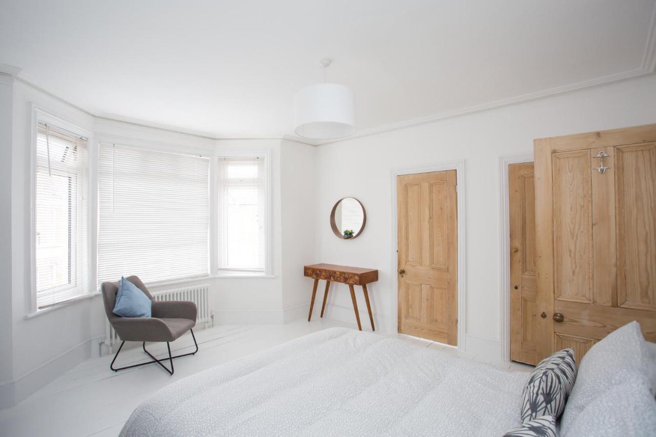 Elegant York House - On A Beach Road, Sleeps 12, With Sea Views Worthing Exterior foto