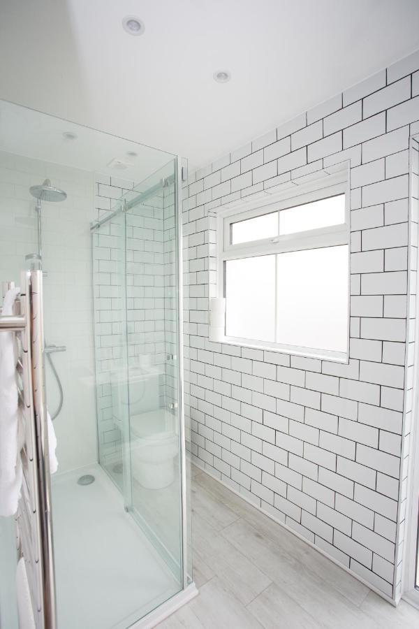 Elegant York House - On A Beach Road, Sleeps 12, With Sea Views Worthing Exterior foto