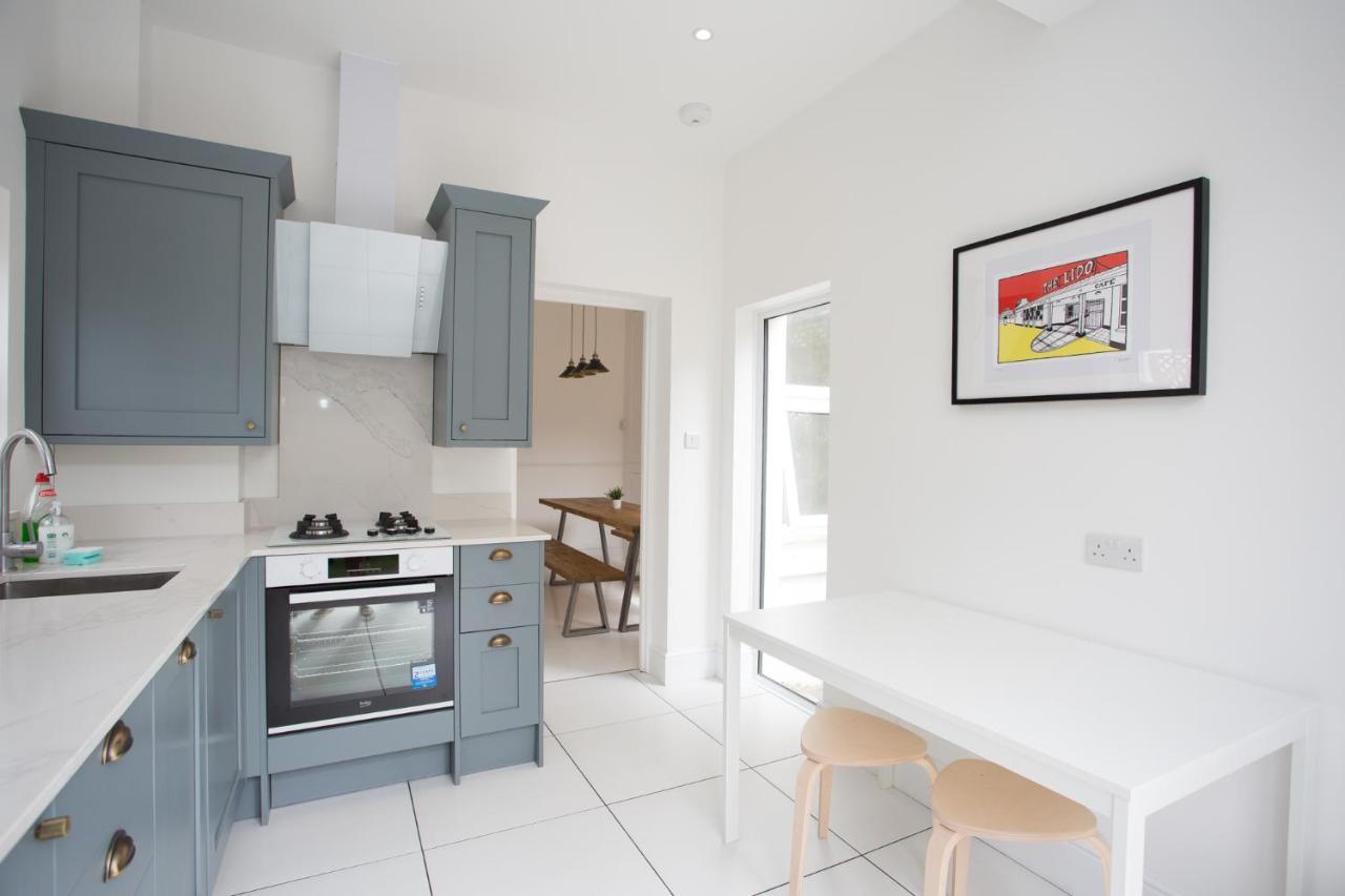 Elegant York House - On A Beach Road, Sleeps 12, With Sea Views Worthing Exterior foto