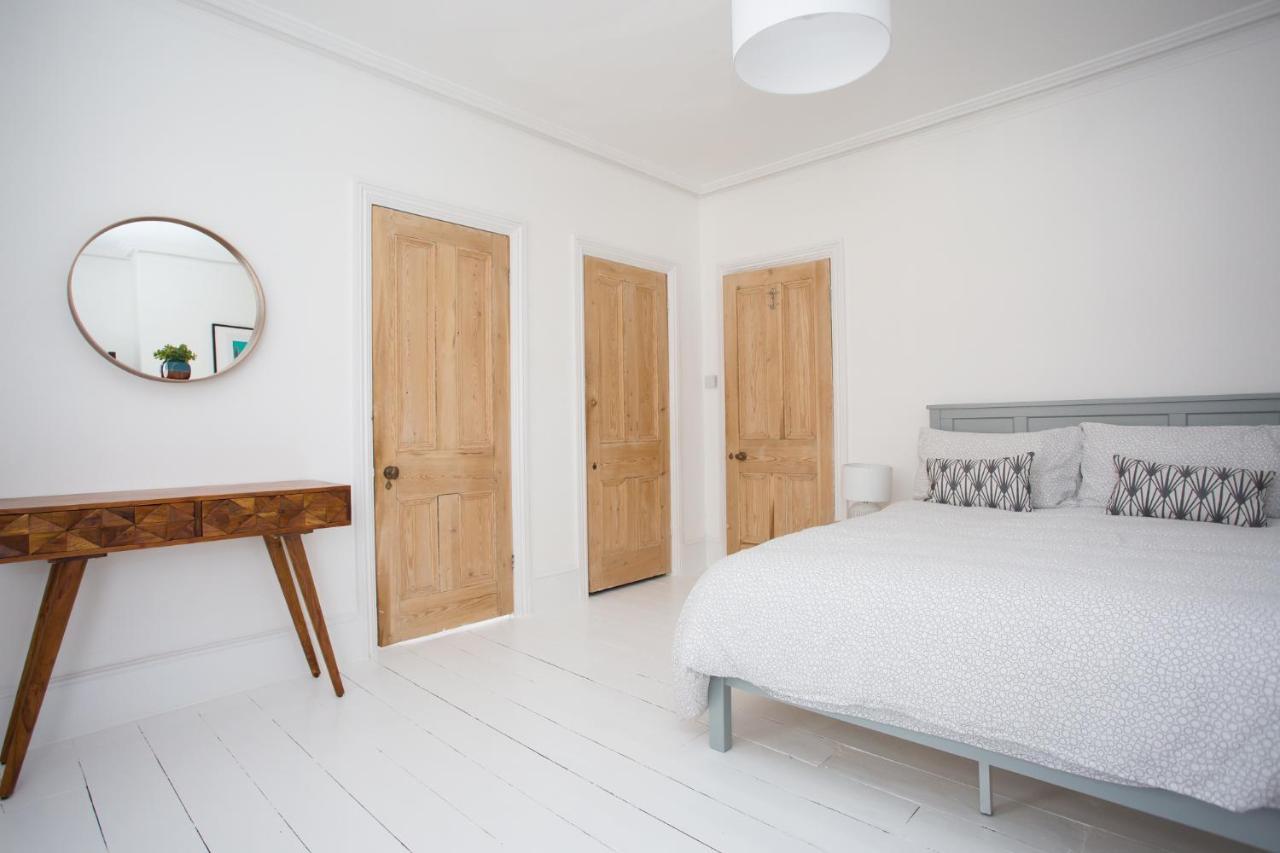 Elegant York House - On A Beach Road, Sleeps 12, With Sea Views Worthing Exterior foto