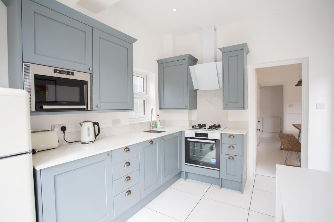 Elegant York House - On A Beach Road, Sleeps 12, With Sea Views Worthing Exterior foto