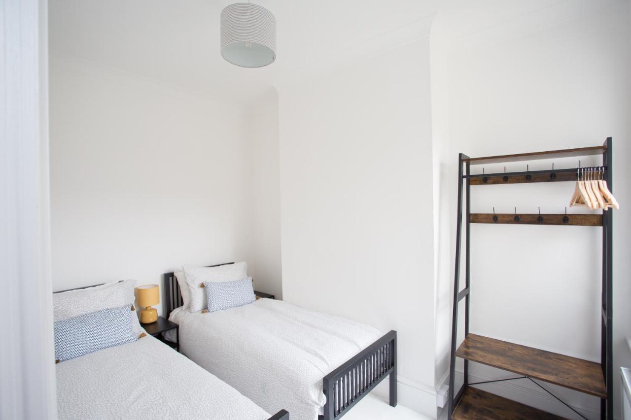 Elegant York House - On A Beach Road, Sleeps 12, With Sea Views Worthing Exterior foto