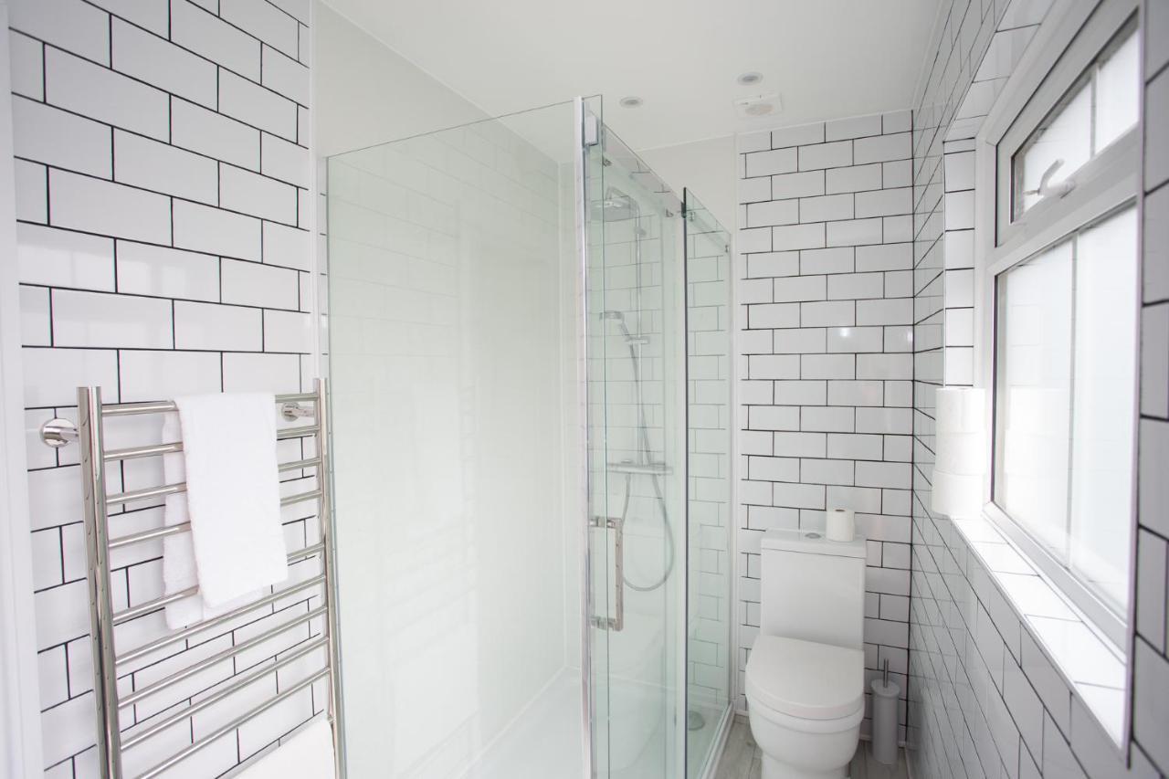 Elegant York House - On A Beach Road, Sleeps 12, With Sea Views Worthing Exterior foto