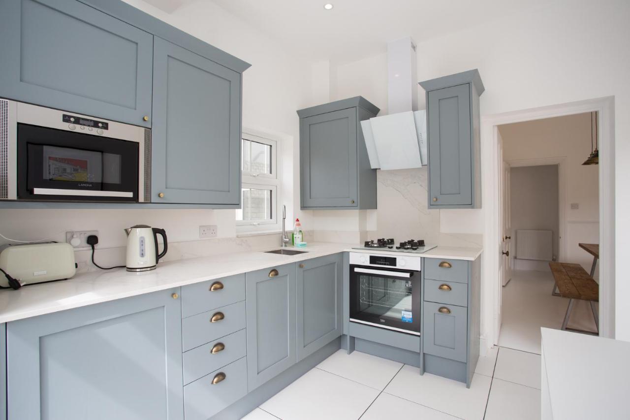 Elegant York House - On A Beach Road, Sleeps 12, With Sea Views Worthing Exterior foto